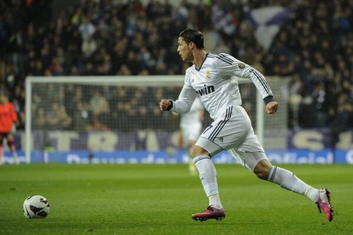 Madridista de nacimiento, con el fútbol en el corazón. Si te gusta el Real Madrid sígueme.
