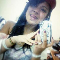 https://t.co/tBkD47z5mj 16 anos,leonina,tímida,legal,as vezes chata, da risada de tudo,feliz,sentimental,sincera, irmã da @_onlynah e M.A  da @Sarinhsara