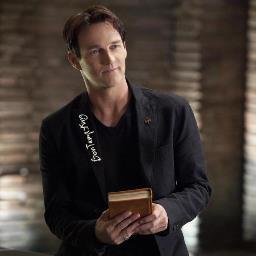 I made a deal with @SpokeswomanNan and now as price for being King, I'm the @VampyrAuthority's puppet. Time to break free from the strings. ||#TrueBlood RP MC||