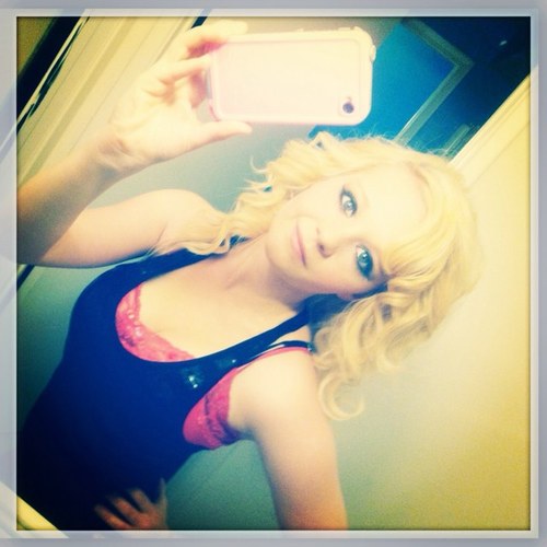 Im 19 going on 20. I am a mom to a beautiful son named Justin I love to meet new people so follow me, i follow back