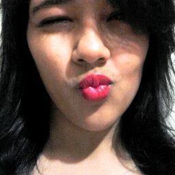 15 anos, Estudante de Contabilidade, Evangélica, Serva do Deus Vivo, Mimada, Manhosa, Dramática, Chata e Ciumenta.