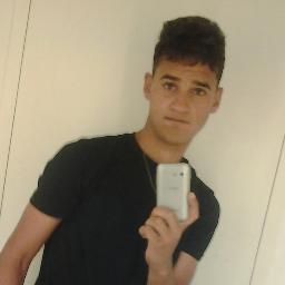 Um Garoto que Brincalhão Humilde .. Simpático e Feliz.. ... ousadia & Alegria' ( SANTOS )           
DEUS ÉS MEU REFÚGIO ! ..