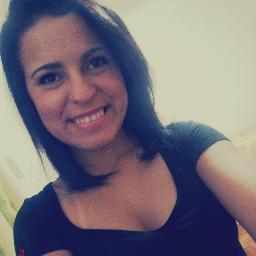 Já que eu falo sozinha na vida real, resolvi criar um twitter, pelo menos aqui eu falo sozinha com todo mundo (: