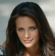 Puerto Esmeralda|| Hermana favorita de Shail || Enamorada de Sheaks y esposa de este, padres de una dragona enana llamada Gwen