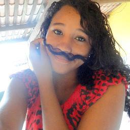 Amo chocolate, ouvir música e Justin Bieber. Não necessariamente nessa ordem. HAHA (: Dona do @opsbealright , sigam ~ xox ;*