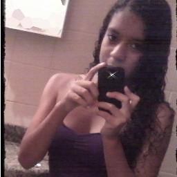 Meu nome é Aline e sou loukamente a paixonada por um garoto q me faz feliz me ensinou a amar e ama mt as beliebers o nome desse garoto é @justinbieber ♥