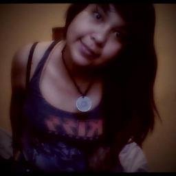 Soy una chava tranqila qe me gusta la fiesta, me gusta el reggae, rap, psychodelic, ska, indie
no me gusta pelear, me gusta ser yo misma, sin doble sentido