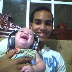 niño sexy, simpatico, tranquilo y que trata de vivir su vida feliz y sin hacerle daño a nadie,  se arriesga  por algo lo vale la pena