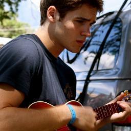 Fan club dedicated to actor Steven R. McQueen, currently playing the Jeremy from The Vampire Diaries. Since 13/02/13