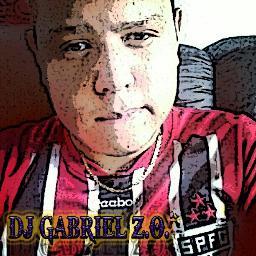 Comecei como Dj em 2010 como um hobbie,tentava fazer alguma coisa com o virtual dj kk Mais eu não sabia a proporção que as coisas iriam chegar