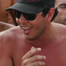 Fotografo que faz bico de programador Front-end, falando algumas besteiras e trocando uma idéia.