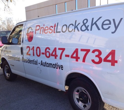 Licensed & bonded, full service, family owned locksmith, serving San Antonio and surrounding areas.

Commercial - Residential - Automotive

(210)647-4734