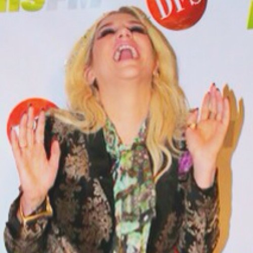 ♡ @KeshaRose followed me on 4/24/2013 ♡ also @grannywrapper tweeted me on 11/28/2013