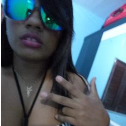 Alegre por esta ao lado das pessoas q eu mais amo!