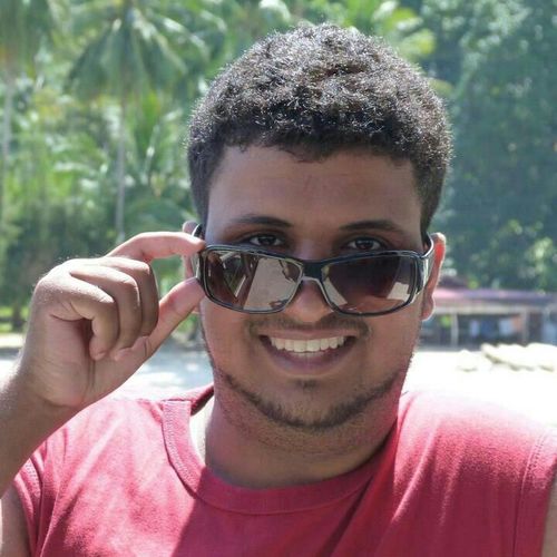 ‏‏‏‏مهندس برمجيات، 
أعشق أي شيء له علاقة بالبرمجة و  التكنولوجيا الحديثة و المخمخة والأكل.
تعريف Geek هو أنا