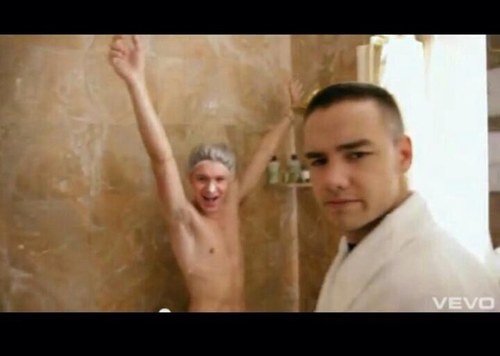 bright_sharon4's profile picture. Im a directioner im a crazed 1D fan so dont ask me if i am lol just to warn you