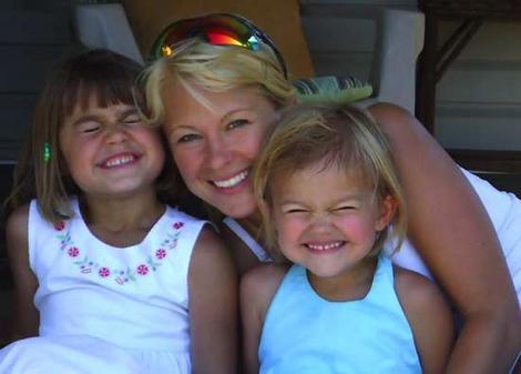 Hey! Im a mother of 2 beautiful children. I love life! If you need help making money or getting a job check out my site