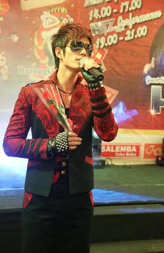 we are official fanbase of @LeeJH_2107 from Jambi ,always support u at any time. @LeeJH_2107 is always in our hearts,Resmi 200212 :) enjoy with adm P,T & A ^^