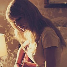 Taylor Swift Herşeyyy..3 3 3 ;)  Selenatör