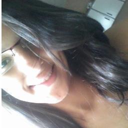 12 anos, carinhosa,orgulhosa, extressada, gêmeana, tricolor Pernambucana,Santista  legal ,atraente, confusa, romântica, extrovertida,super ciumenta,estudante ;)
