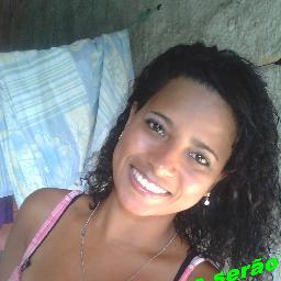 Menina nem tão complicada de mais & nem tão perfeitinha assim.
tenho defeitos & qualidades,erro mais aprendo
bonita & divertida ,legal & querida.