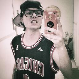 Fala serio né 160 caracteres nao descreve o que sinto por ele @pelanzarestart ♥