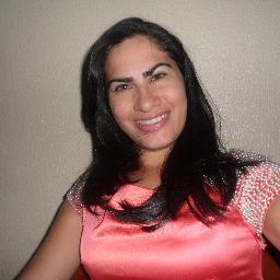 'A felicidade está no sorriso de cada manhã, no abraço de toda tarde e nos beijos de muitas noites.' Formada em quimica