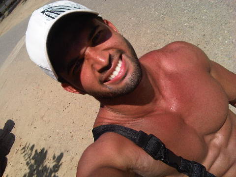 Actor y Aduanero Venezolano, dueño de dos profesiones increíbles; Pero con una gran debilidad por la primera.