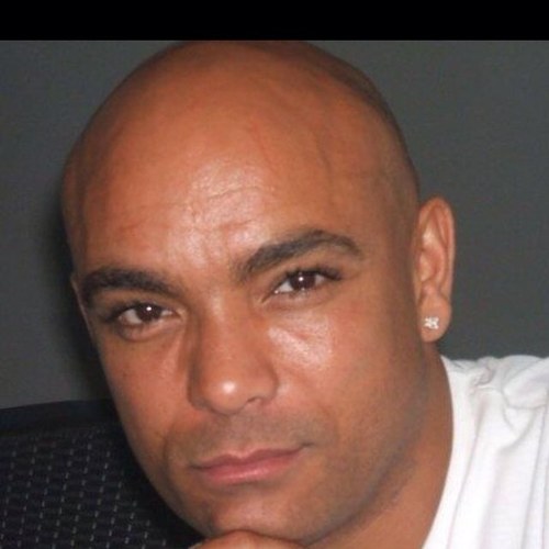 hey just a normal scouser ! all aba me health ! life ! living ! music ! partying ! an of course proud as scouser !!