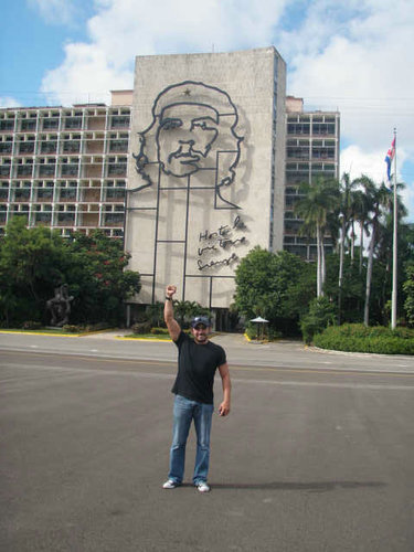 Hijo de chavez eternamente hermano de Robert Serra Y resteado con Maduro enemigo del burocratismo