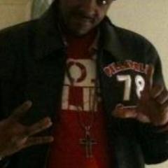 im a singer i cook nd work for the city im lom/dubcity free my bro nd love to have fun...nd love a woman that no how to cook