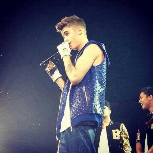 1Biebera's profile picture. I saw Justin 7/3/2013! Roses are red, violets are blue, never say never and your dreams will come true! LOVE YOU ALL...MY TWITTER QUEEN - @CreativeJBieber