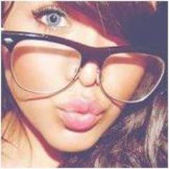 GarotaIndiretaa's profile picture. Cansei de jogar indiretas. Da proxima vez vou jogar gasolina e acender um fosforo.