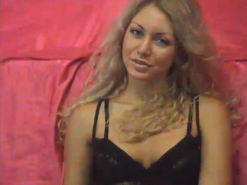 I'm a cam girl from France trying to make enough money to get to America! Let me know you are from Twitter and I will make it worth your while!