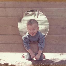 Born in Rome, world traveller, currently enrolled at the Utrecht School of Economics.