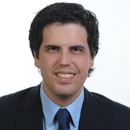 Periodista, politòleg i especialista en protocol. Comunicació corporativa. En les meves estones lliures toco el violí