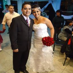 Sou uma pessoa um pouco sonhadora,sou casada com o homem mais maravilhoso do mundo Wanderson,tenho uma familia maravilhosa....sou muito feliz por isso
