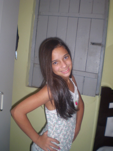 Sou uma menina muito dirvertida, alegre , sorridente ...
Tenho 11 anos . Ass : Maria Eduarda Paiva . Sege Aí !