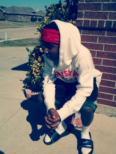 follow meee , mention for a follow back . thuggin , ion love these hoes