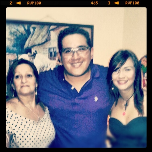 Naci en Ccs.. Amo el fútbol! Amo a mi familia.. Orgulloso de mi Venezuela.. Merengue y el jugador n° 12 de los Rojos