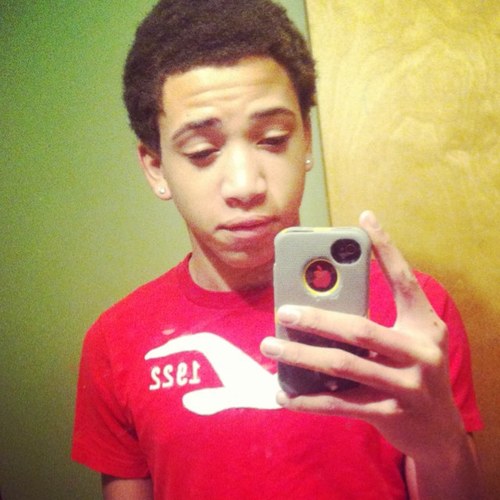 Names Daniel ✌ 16 years youngg. Mixed Mafia all day hoe. Stop bitchin and smoke a blunt. You look lost.. You should follow me. (;