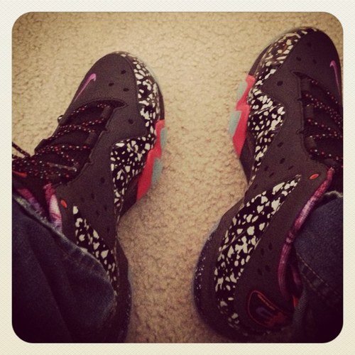 24/7 Sports, Entertainment and Kicks!!  #Lakers  #49ers #SneakerHeads #SneakerPorn #Jordan's #Nike #kicks !! account is run by @DaOGMuffinMan