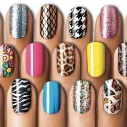 Podes seguirnos y mandarnos tu foto de uñas decoradas.