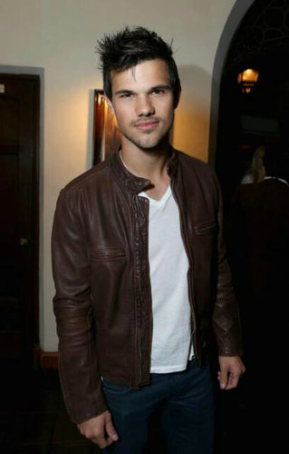 KenzieFy's profile picture. Taylorl Daniel Lautner's