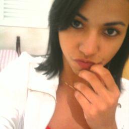 Corinthiana, feliz , apaixonada por chocolate , ciumenta .:D 
Felicidade pra mim, é estar com quem eu gosto sempre ! s2'
