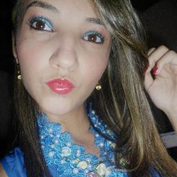 Gostoso mesmo são as coisas mais simples; sorrisos bobos, encontro de olhares, e aquela gargalhada de doer as bochechas.