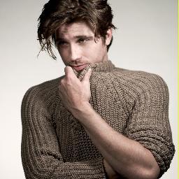 I was a member of the round table, brave and handsome. I'm a lethal weapon. #OUAT +21