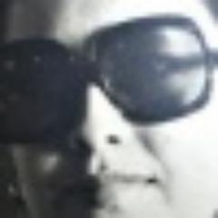 Mujer, madre, profesional y defensora de la libertad individual. Respeto el derecho a elegír. La verdad aunque duela. Creo en Dios y en la justicia terrena.