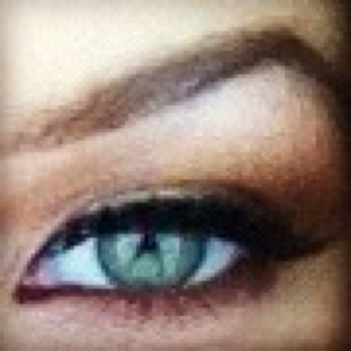 Humanitarian. Intuitive. Infinite dreamer. I do things that make me happy. This is no place for squares. IG @D_lalien
