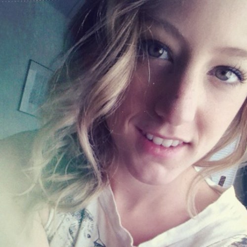 Alexandra Giroux (alex82492) Twitter